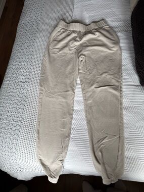 True Classic Beige Joggers (S)